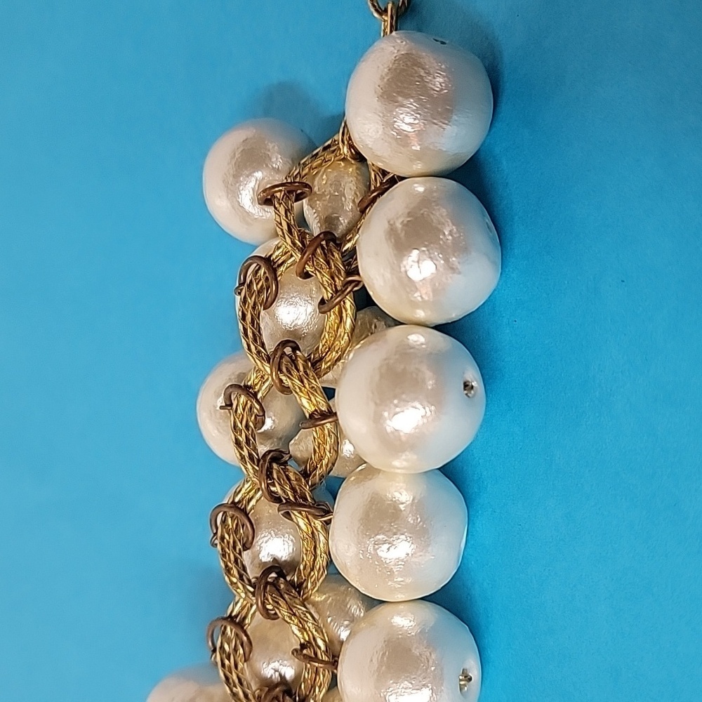Pearl Like Gold Tone Link Bracelet and Matching Faux Earrings - Picture 9 of 13